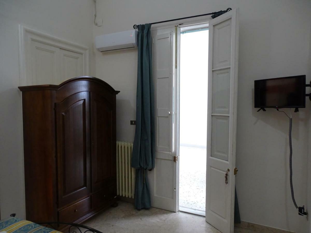 B&B New Antico Palazzo Parabita Exterior foto
